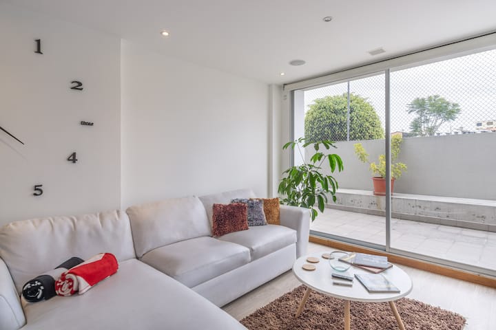 Modern & Confortable Apt. - Great for Travelers