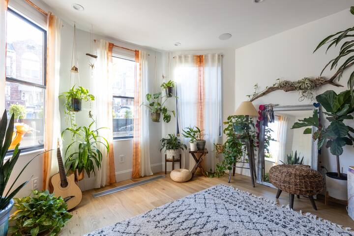 THE HIVE // Brand New 3-Story Luxury Townhome gallery image 5