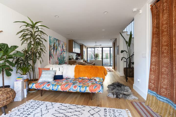 THE HIVE // Brand New 3-Story Luxury Townhome gallery image 4