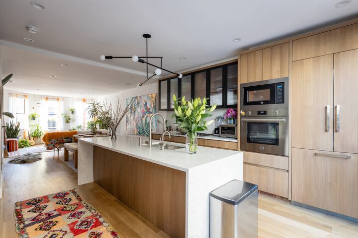 THE HIVE // Brand New 3-Story Luxury Townhome gallery image 3