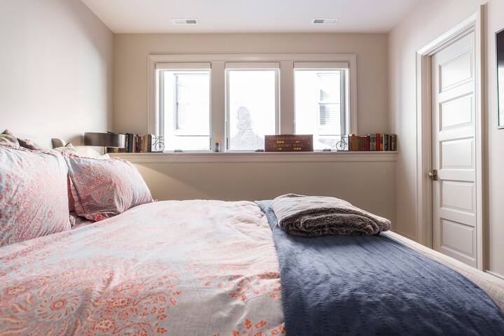 Wicker Park Historical District Guest Suite gallery image 4