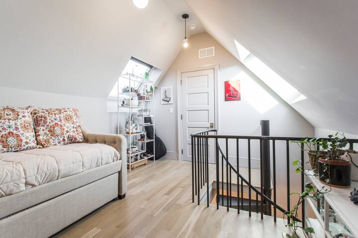 Wicker Park Historical District Guest Suite gallery image 5
