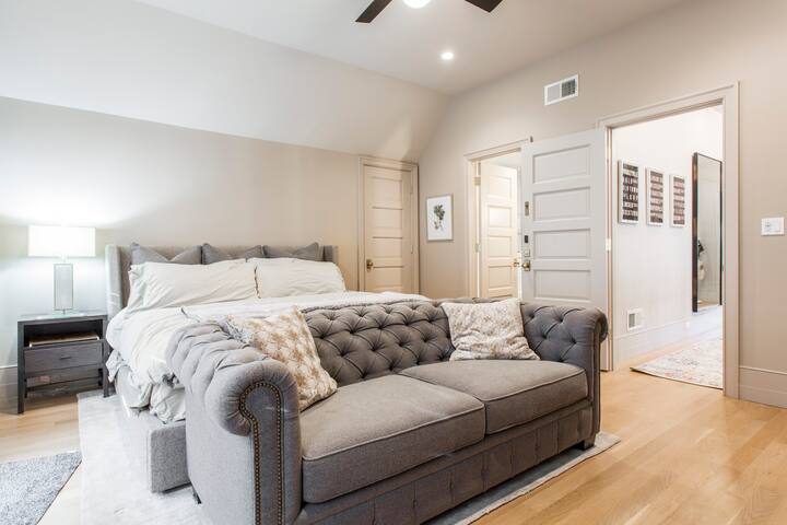 Wicker Park Historical District Guest Suite gallery image 2