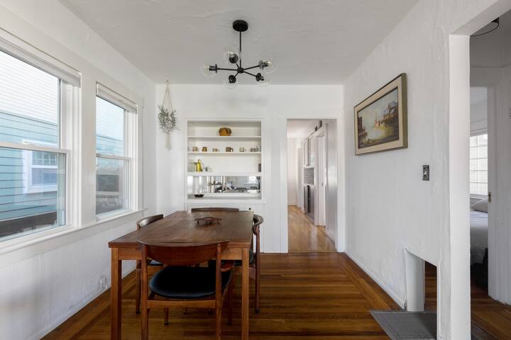 Laurel district home 24hr check in, parking gallery image 2