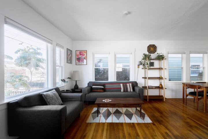 Laurel district home 24hr check in, parking