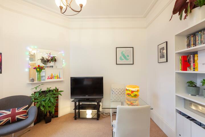 West End Wonder 2 Bedroom Flat in Theatre land gallery image 5