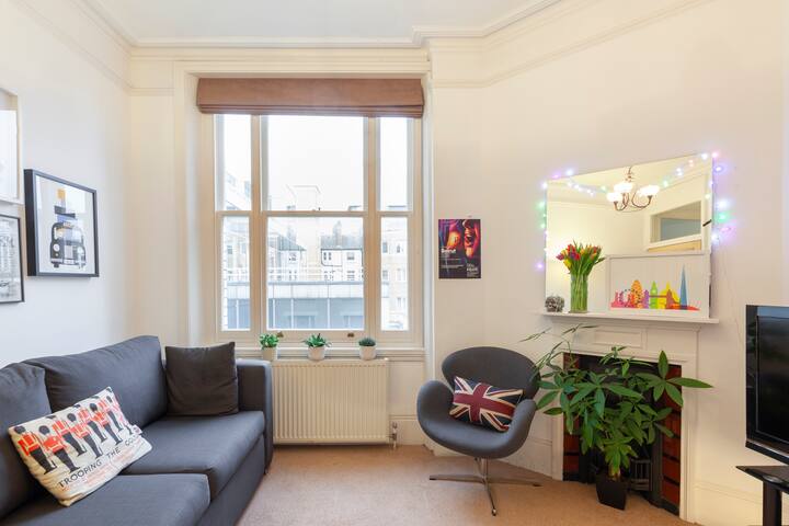 West End Wonder 2 Bedroom Flat in Theatre land