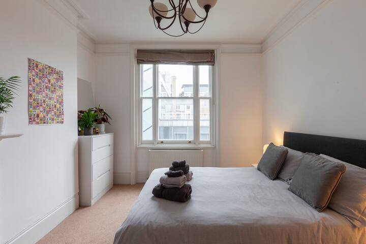 West End Wonder 2 Bedroom Flat in Theatre land gallery image 3