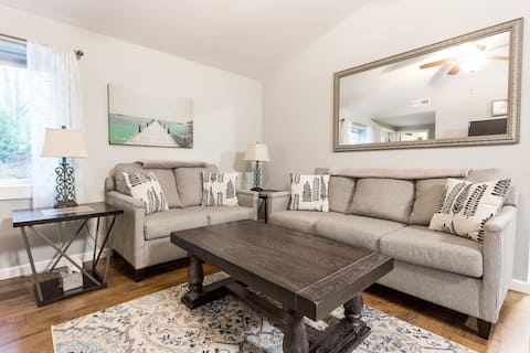 Successful Airbnb property: Stone's Throw Cottage, close to Asheville in Mills River