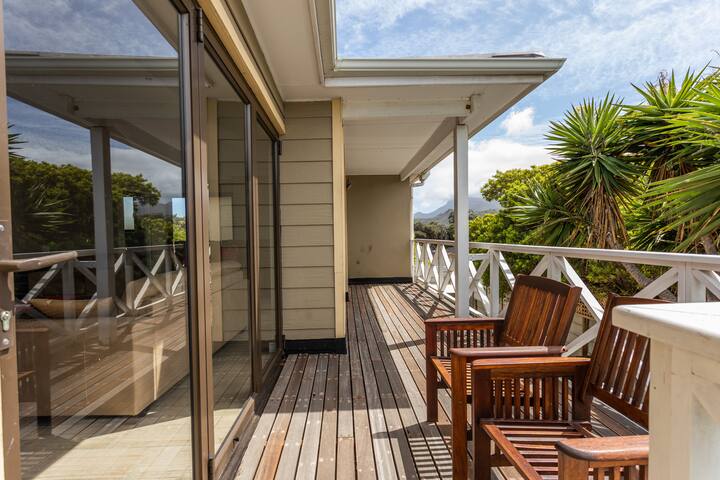 The White House in Fabulous Fish Hoek gallery image 5