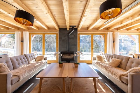 Top Airbnb: 5-star chalet with pool, billiards, sauna in Notre Dame De Bellecombe
