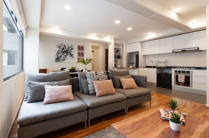 Spacious apartment at Condesa trendiest nbh 5 * !