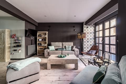 Anuncio de Airbnb popular: Centrally located & Cozy Comfortable Optional Parking en Granada