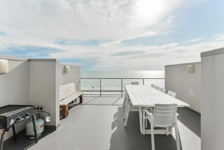 Beachfront  Private Roofdeck 3 Beds SecureParking