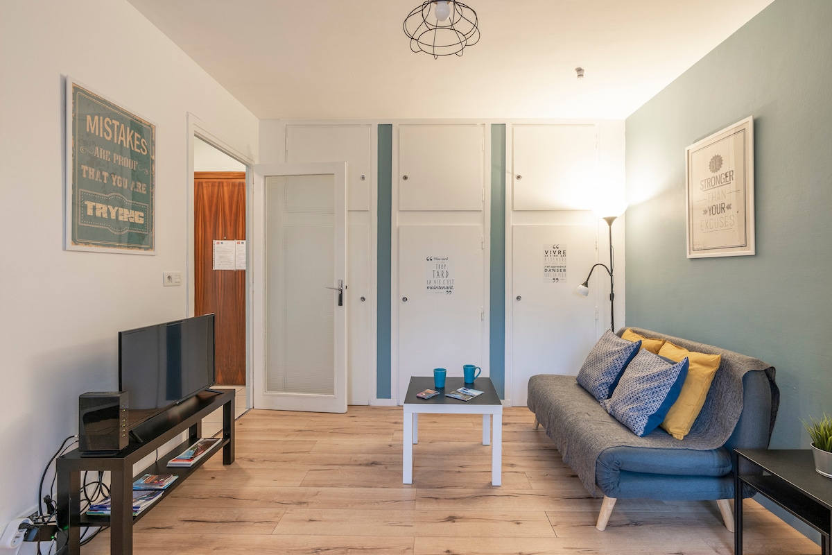 Vardagsrum för att titta på TV.
Vardagsrum för att titta på TV.