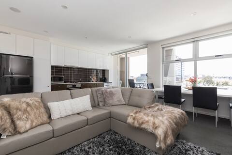 Popular Airbnb listing: 7th floor apartment, Waterfront location. in Geelong
