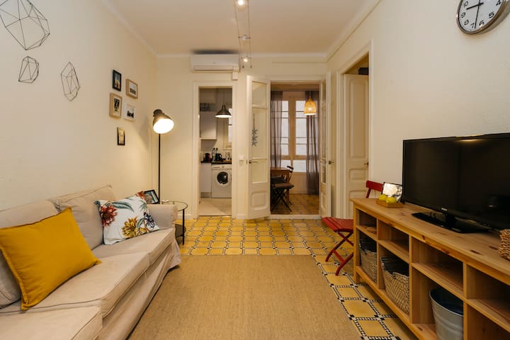 charming flat in a comercial area