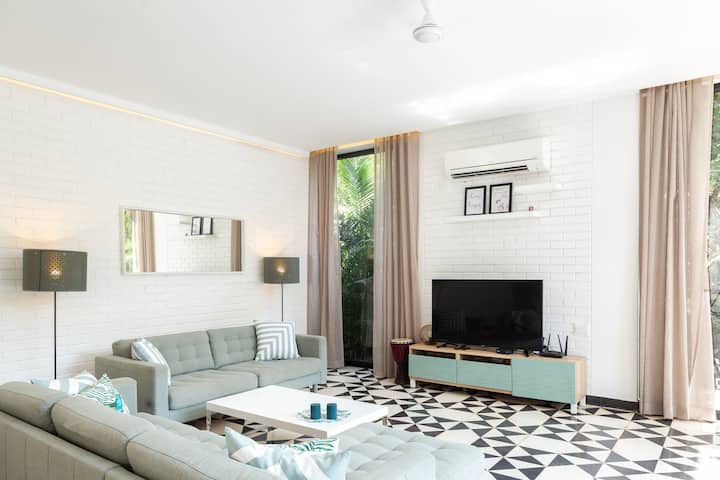 Living room image 5