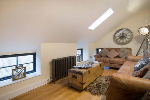 Top Airbnb: New Loos Cottage - In the Heart of the Cotswolds in Stow On The Wold