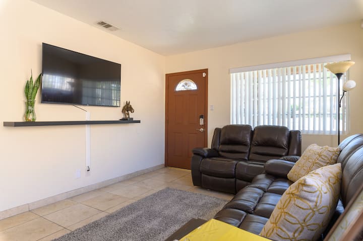 Serene Home Near Disney & Dtla, Free Parking - Norwalk, CA