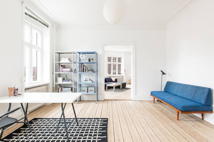 Bright & Centrally Located Apt with Balcony gallery image 4