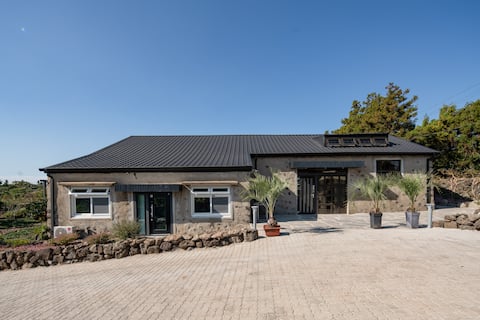 Patio Aewol (Jeju Sea Creek Stone House, Only One Team, Private Place)