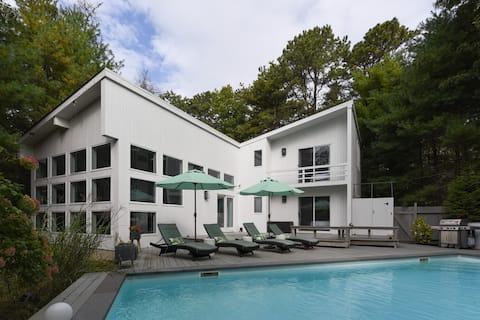 Stylish Artist's Home in EH 4B, Pool, Paradise