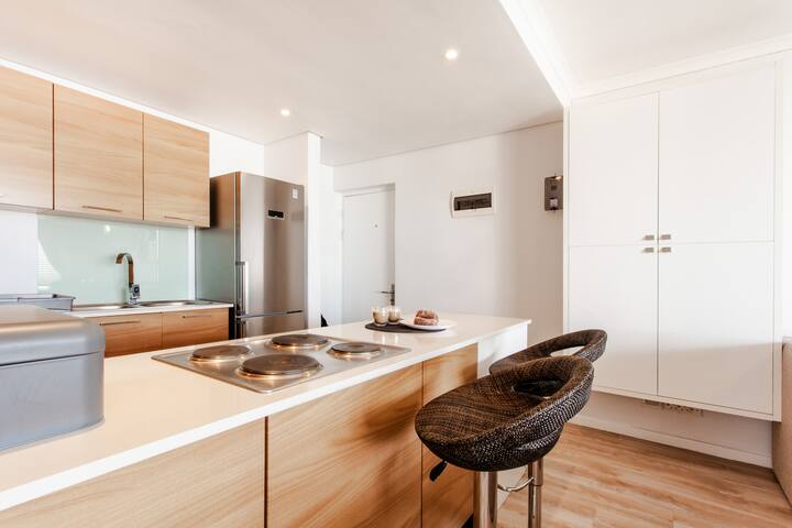 Horizon Bay 203, Beachfront with Sea view gallery image 5