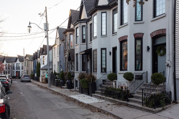 Heritage Rowhouse in Historic Old Town Toronto