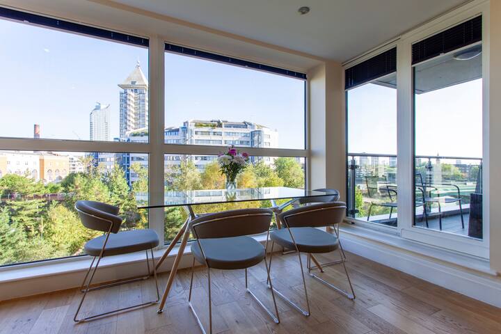 Luxury apartment by River Thames & Chelsea Harbour gallery image 4