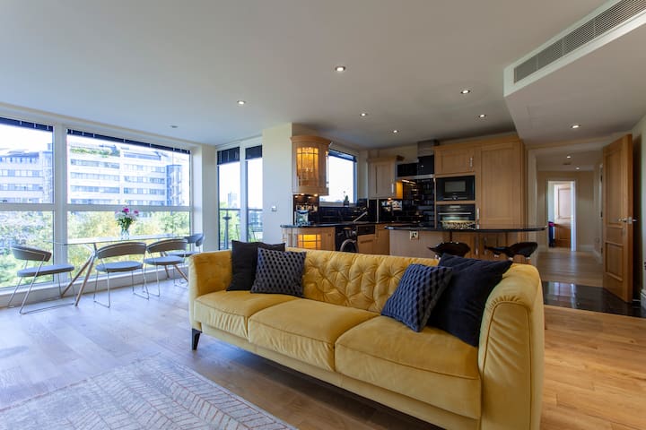 Luxury apartment by River Thames & Chelsea Harbour