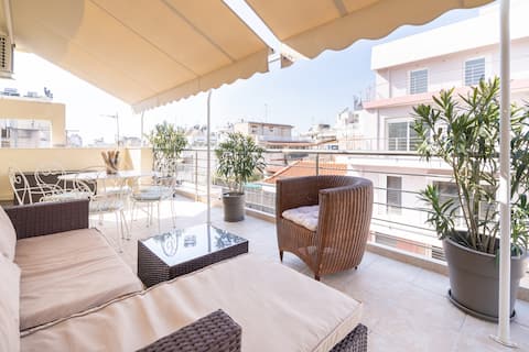 Popular Airbnb listing: Central Apartment with Spacious Balcony in ΧΑΜΟΣΤΕΡΝΑ