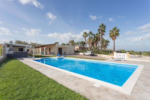 Villa with swimming pool with sea view and Etna.