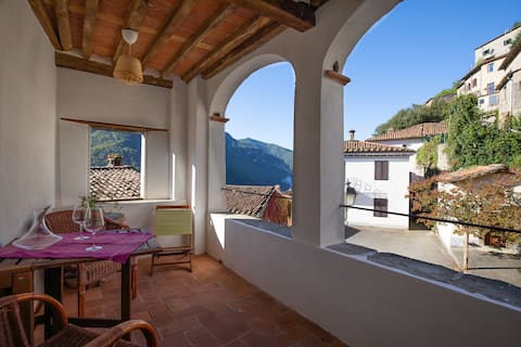 The Arches - a beautifully renovated apartment