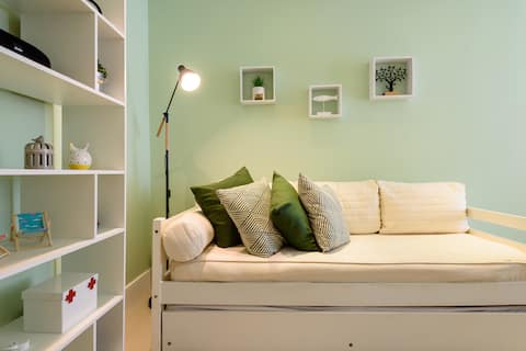 Studio in Copacabana- 2 blocks from the beach-Posto 6