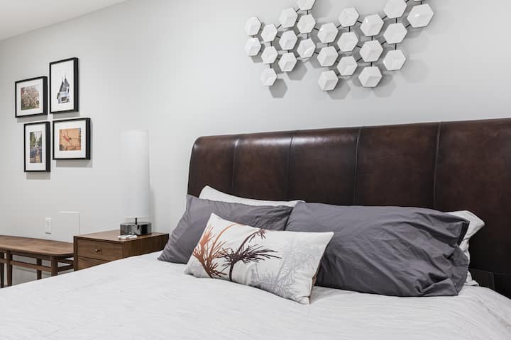 Луксузен брачен кревет (широк 150-179 см)