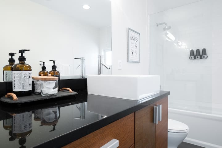 3BR Urban Escape w/ Kitchen + Rooftop Deck gallery image 4