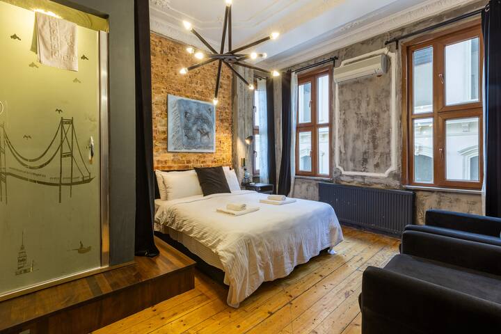 GalataTower 3B, 3 Shower, 2WC with Balcony and A/C gallery image 3