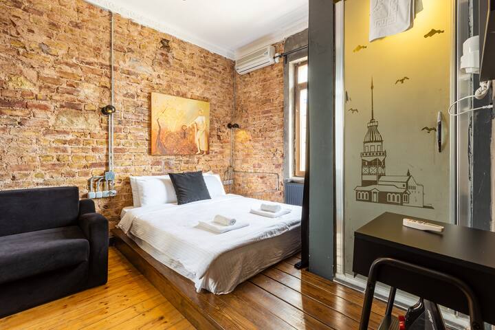 GalataTower 3B, 3 Shower, 2WC with Balcony and A/C gallery image 5