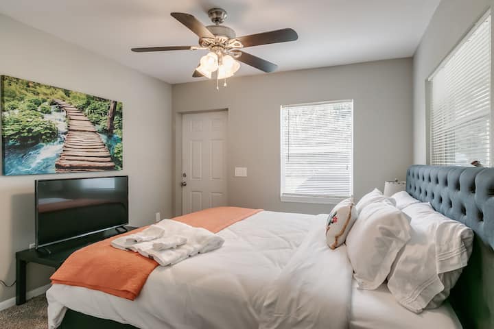 King Bedroom #4 with Private Entrance (in second hallway, through Barn Door, from Living Room)