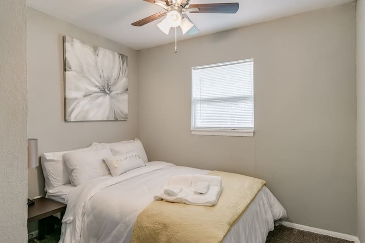 Queen Bedroom #1 (Only Queen, 5 Other Bedrooms are Kings)