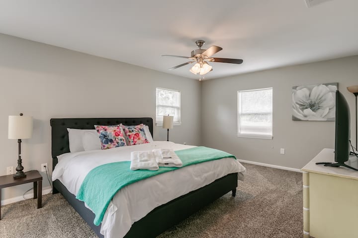 Master King Bedroom #6 with Attached Full Bathroom 
(PLEASE NOTE: Bathroom is accessed through the Master Bedroom)