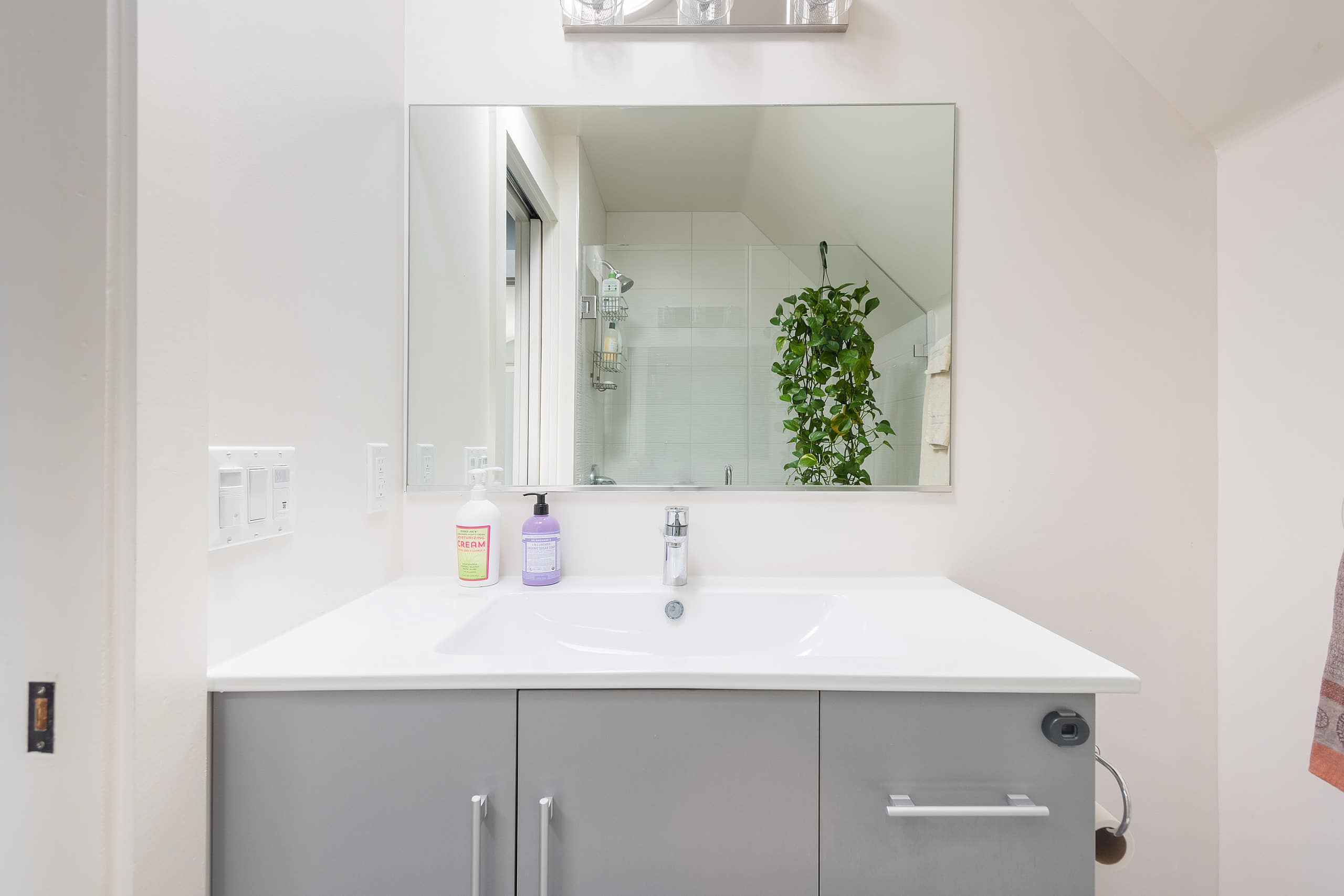 Home in San Francisco · ★4.74 · 3 bedrooms · 3 beds · 2.5 baths - Image 17