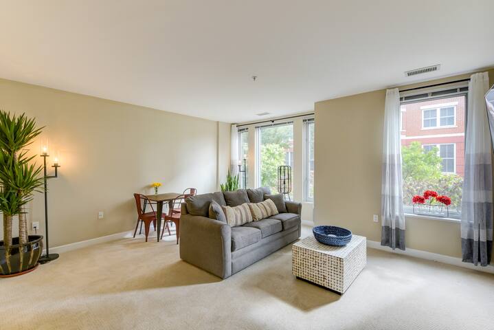 Beautiful Apt 4Min Walk to Metro Close to Old Town