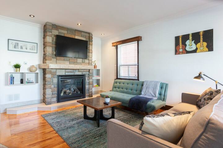 MTL Central Location | FREE Parking |Monthly Stays gallery image 4