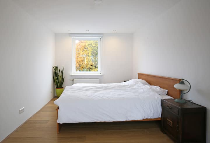 Dormitorio 1 cama de 180x200 con balcón