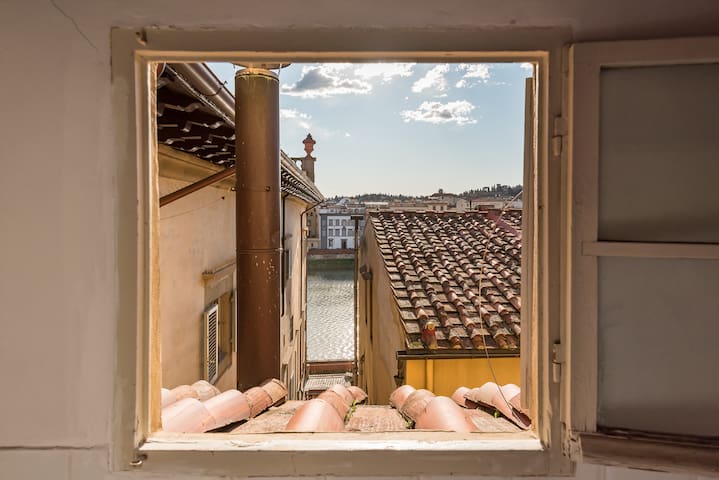 Spectacular view from 4th floor, quiet & elevator