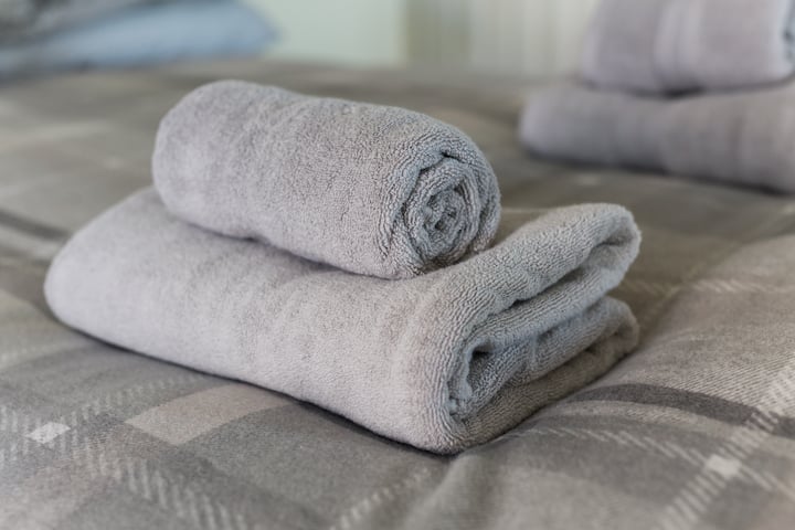 Të gjitha çarçafët 100% pambuk.