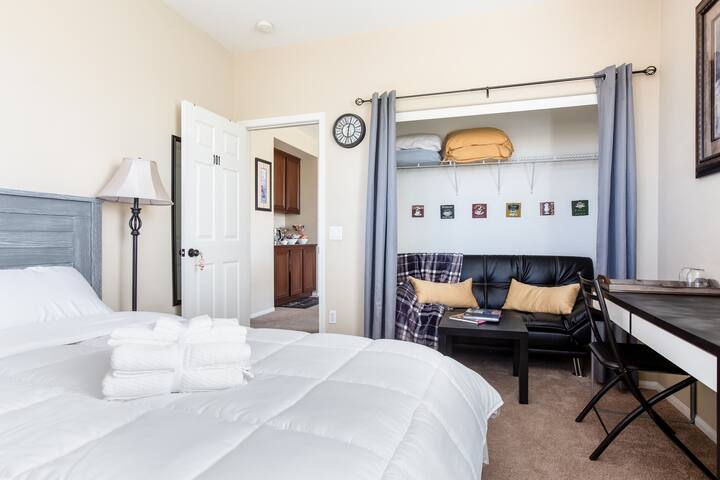 ♡Comfy♡Luxurious♡ Spacious near Wineries♡Lake♡Mall