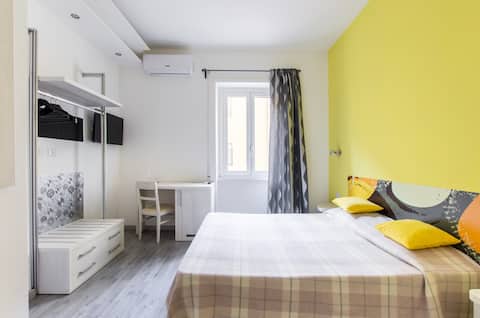 B&B of Paolo S. - Yellow-sun room 1 -private bath.